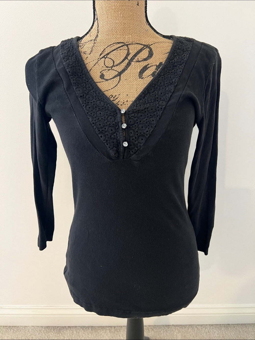 Black Crochet -Trim V-Neck Long Sleeve Top
